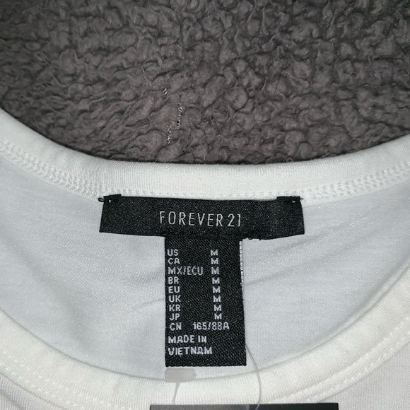 Basic white tee - Picture 2 of 2